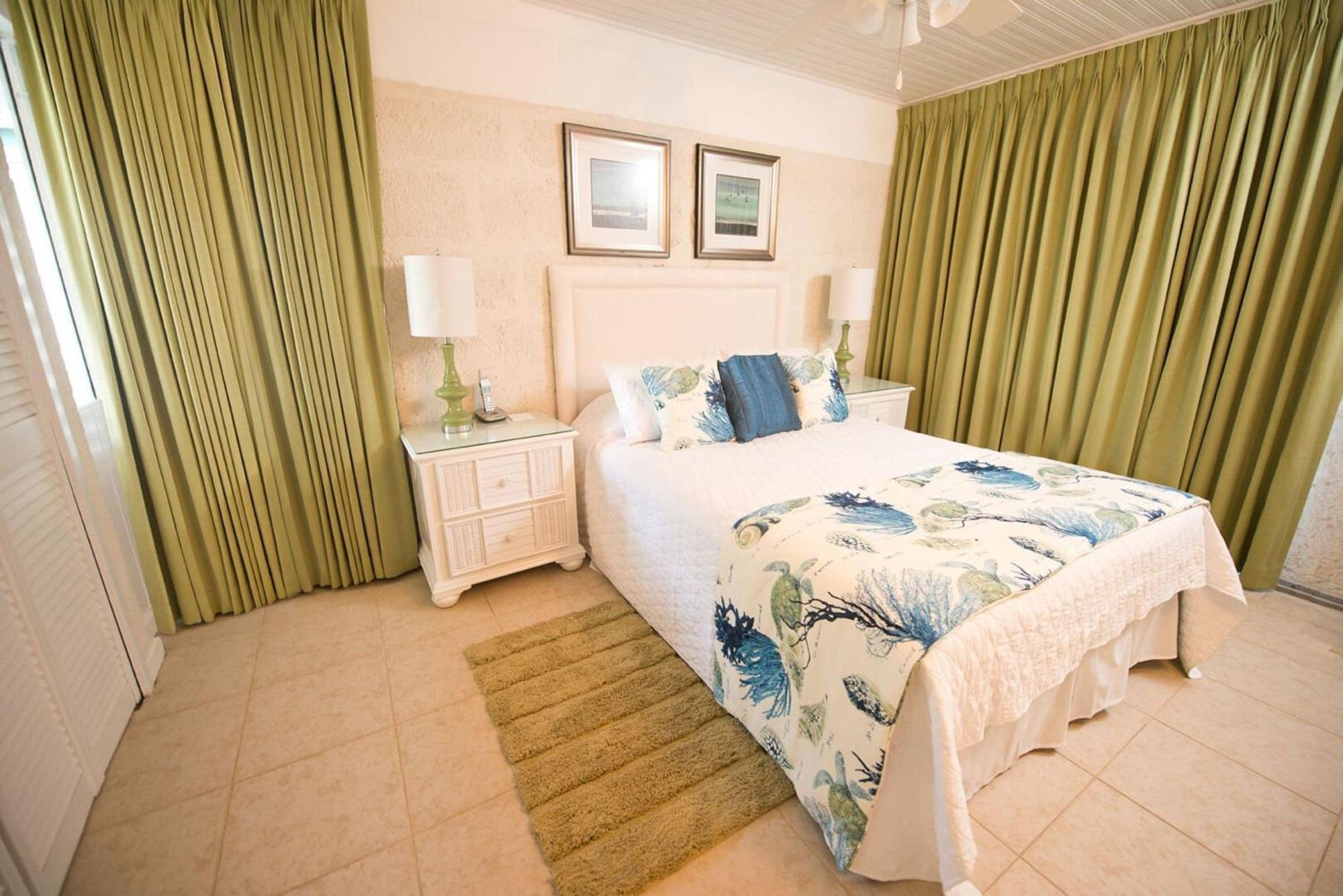 Bora Bora By Blue Sky Luxury Apartment Paynes Bay Room photo