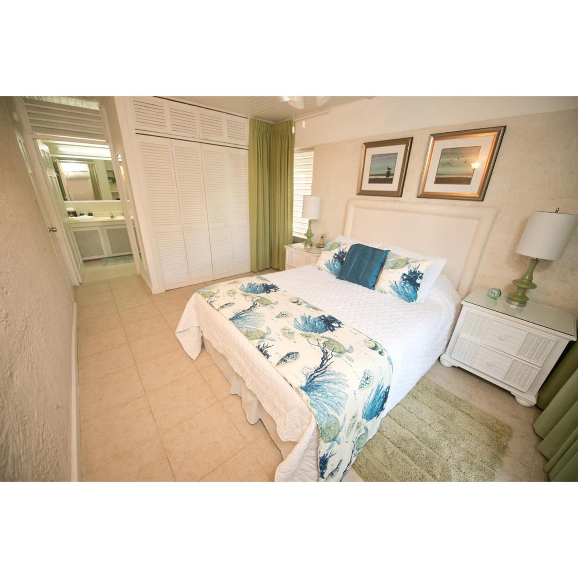Bora Bora By Blue Sky Luxury Apartment Paynes Bay Room photo